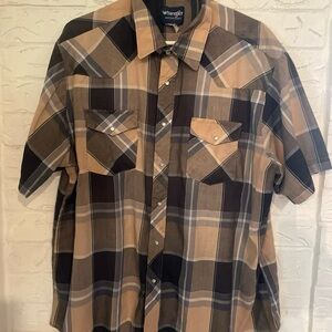 Wrangler Men’s Short Sleeve Plaid Button-Up Shirt in Brown and Black